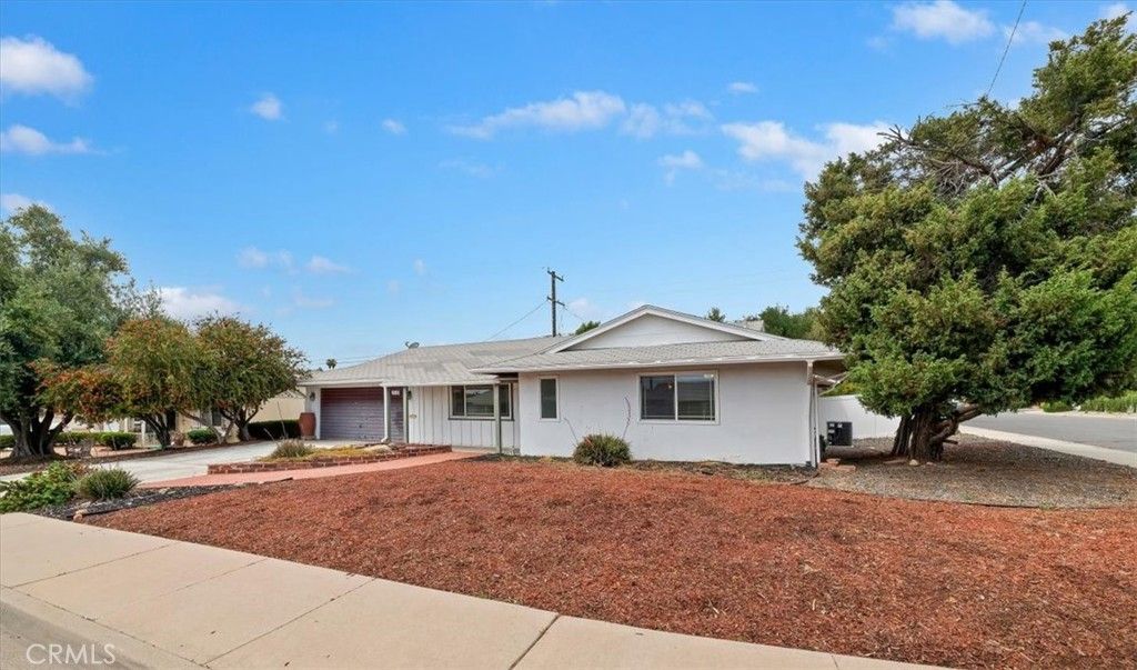 Image 3 of property listing at 27190 Pinehurst, Menifee, CA 92586
