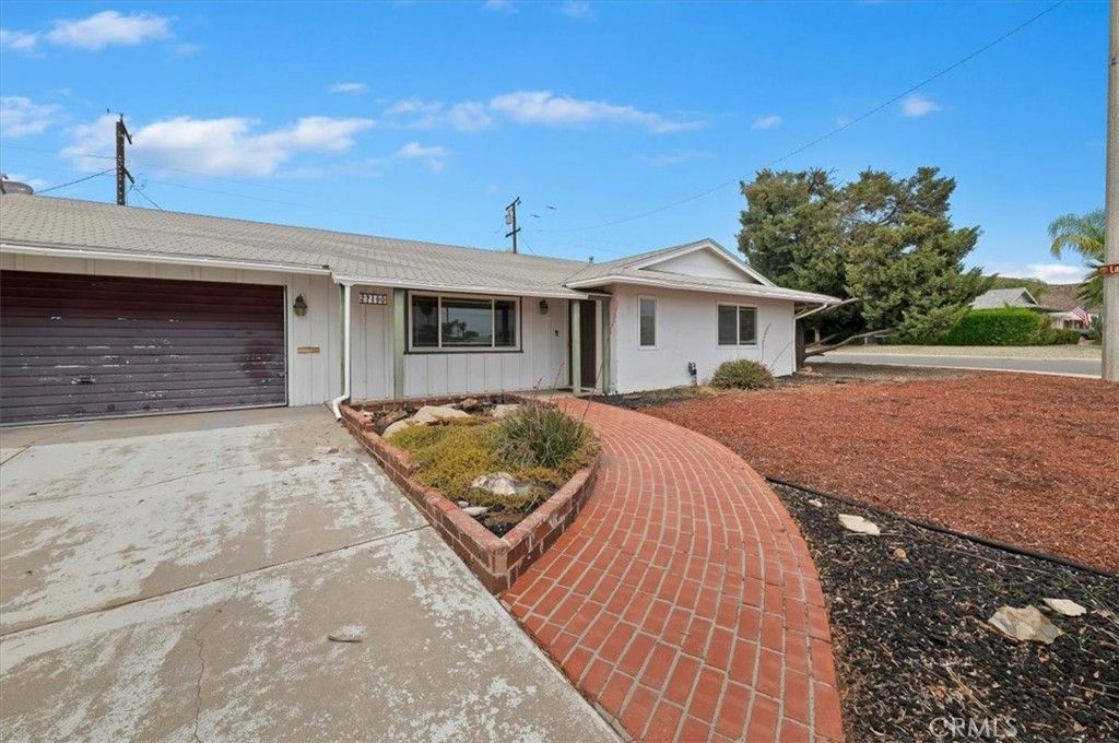 Image 4 of property listing at 27190 Pinehurst, Menifee, CA 92586