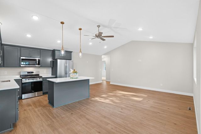 5832 Perry Avenue N, Crystal, MN 55429