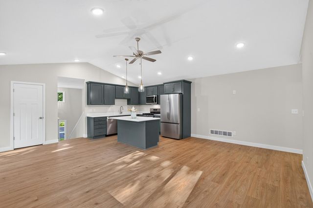 5832 Perry Avenue N, Crystal, MN 55429