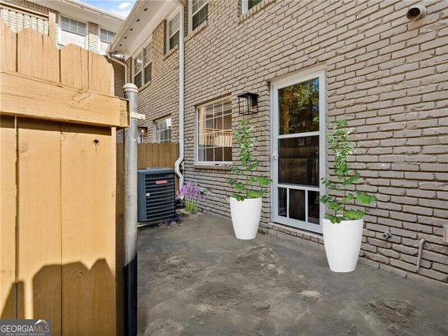 2232 Dunseath Avenue NW 404, Atlanta, GA 30318