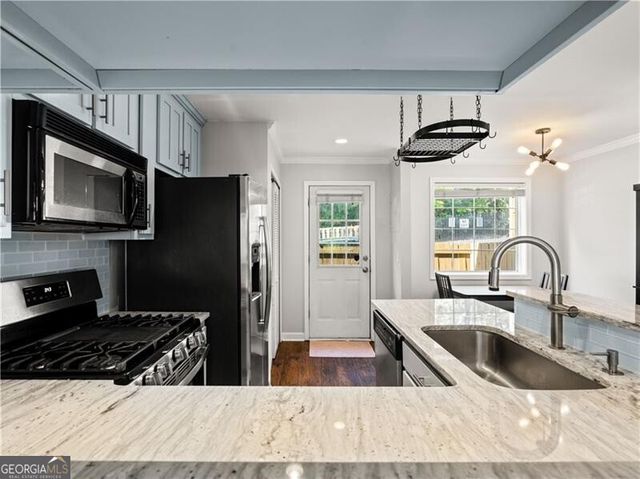 2232 Dunseath Avenue NW 404, Atlanta, GA 30318