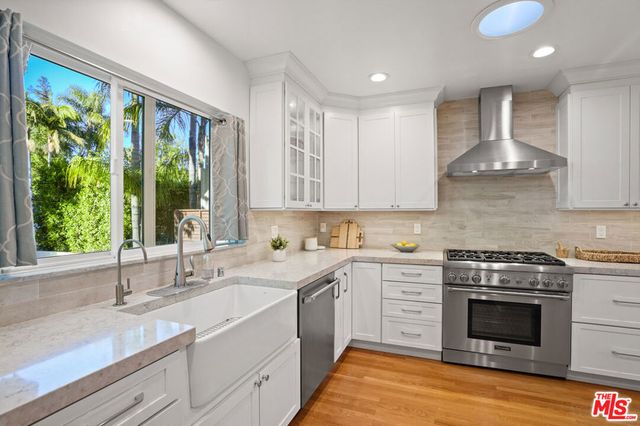 11552 Hesby Street, Valley Village, CA 91601