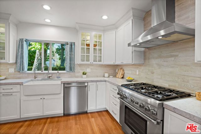 11552 Hesby Street, Valley Village, CA 91601