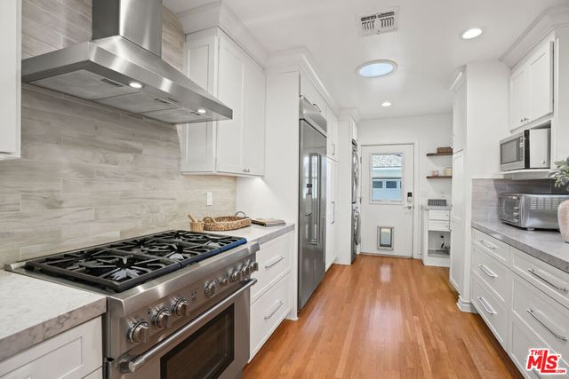 11552 Hesby Street, Valley Village, CA 91601