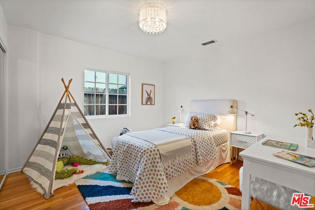 11552 Hesby Street, Valley Village, CA 91601