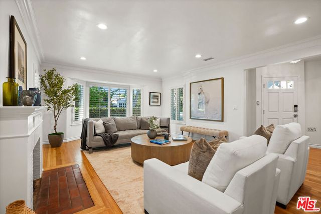 11552 Hesby Street, Valley Village, CA 91601