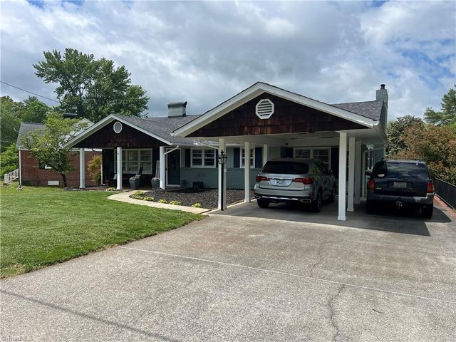 1529 Five Oaks Trail, Mount Airy, NC 27030