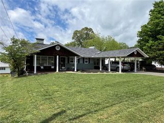 1529 Five Oaks Trail, Mount Airy, NC 27030