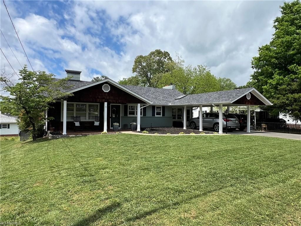1529 Five Oaks Trail, Mount Airy, NC 27030
