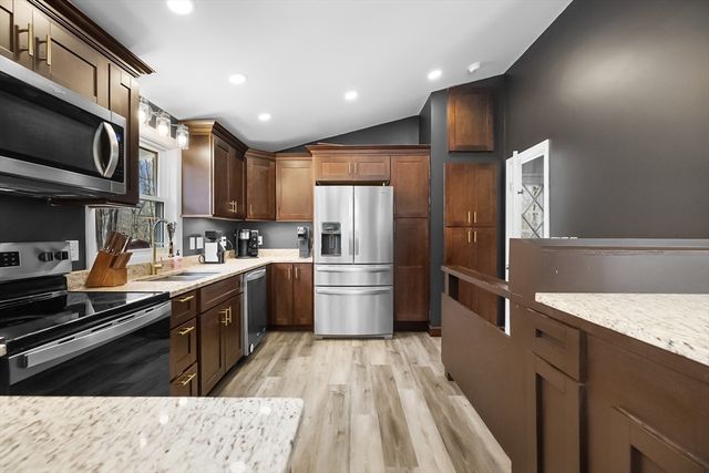 503 Hilltop Rd, Lancaster, MA 01523