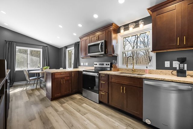 503 Hilltop Rd, Lancaster, MA 01523