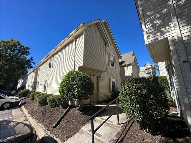 1032 Gas Light LN, Virginia Beach, VA 23462