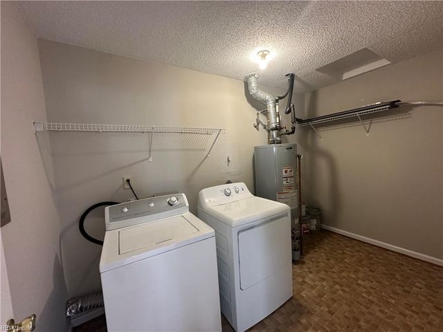 1032 Gas Light LN, Virginia Beach, VA 23462