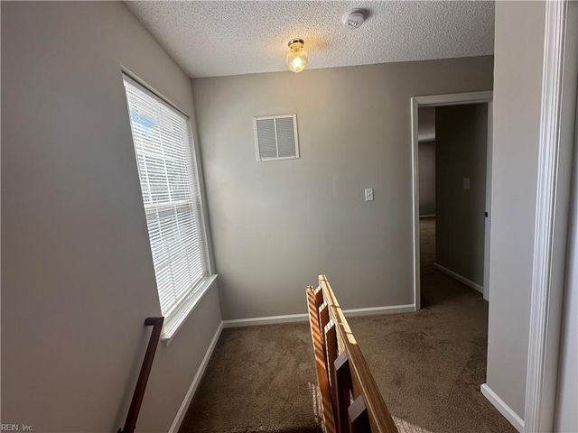 1032 Gas Light LN, Virginia Beach, VA 23462