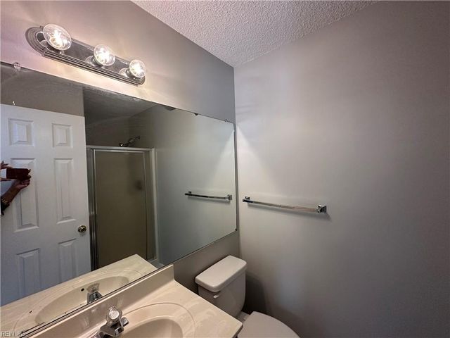 1032 Gas Light LN, Virginia Beach, VA 23462