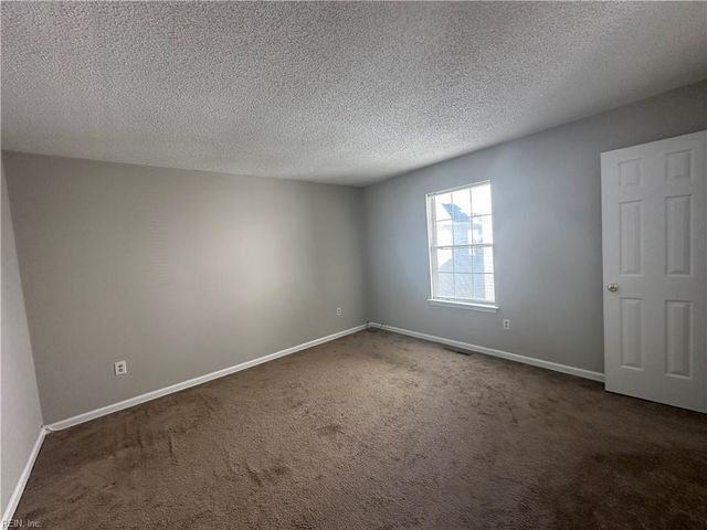 1032 Gas Light LN, Virginia Beach, VA 23462
