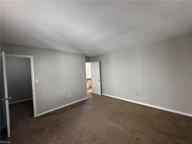 1032 Gas Light LN, Virginia Beach, VA 23462