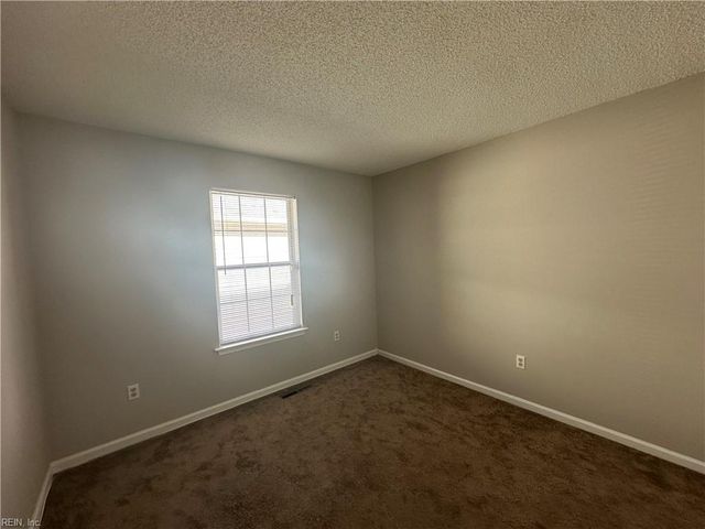 1032 Gas Light LN, Virginia Beach, VA 23462