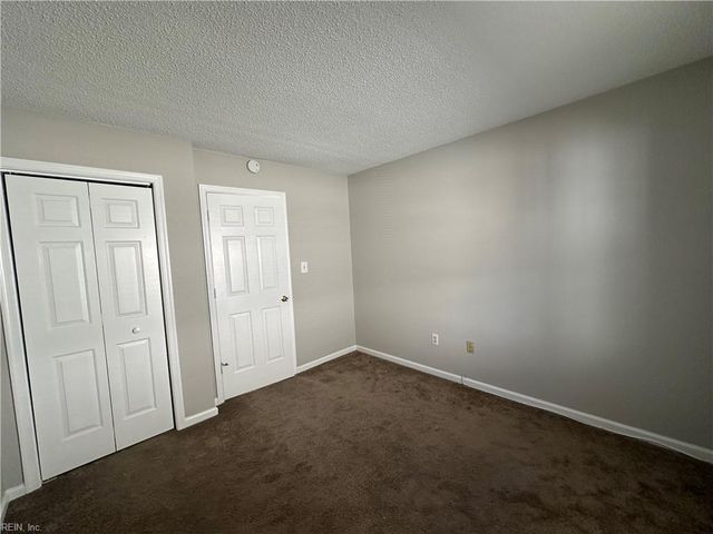 1032 Gas Light LN, Virginia Beach, VA 23462