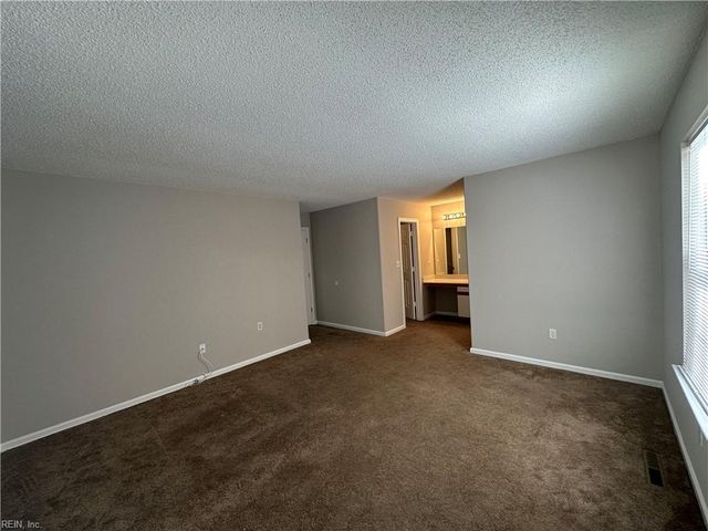 1032 Gas Light LN, Virginia Beach, VA 23462