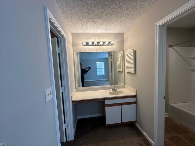 1032 Gas Light LN, Virginia Beach, VA 23462