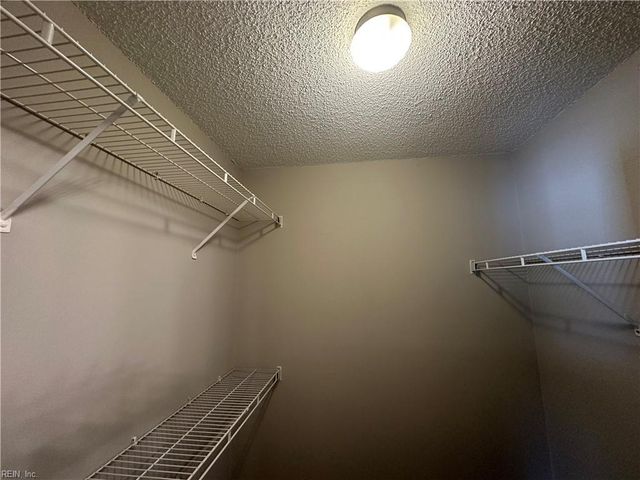 1032 Gas Light LN, Virginia Beach, VA 23462