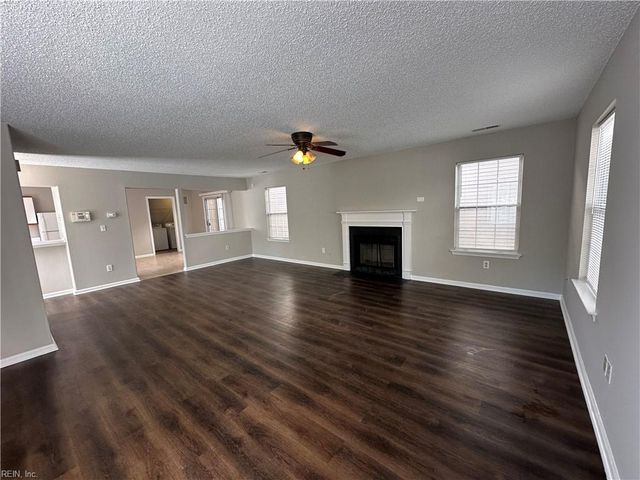 1032 Gas Light LN, Virginia Beach, VA 23462