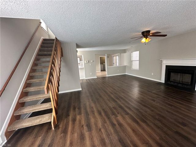 1032 Gas Light LN, Virginia Beach, VA 23462