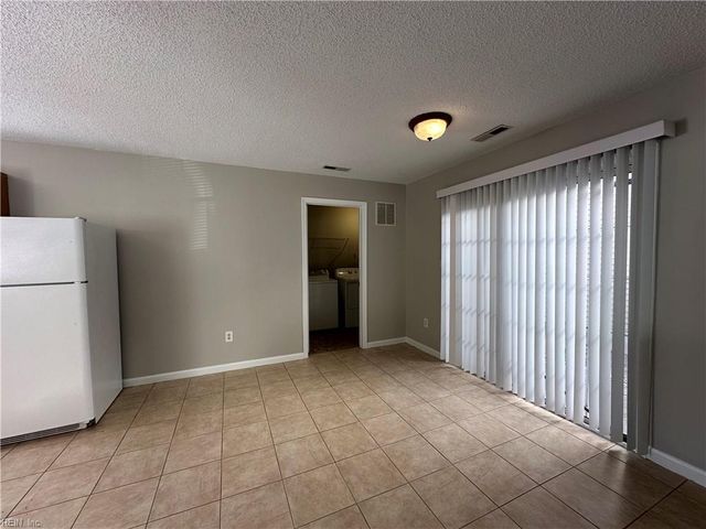 1032 Gas Light LN, Virginia Beach, VA 23462
