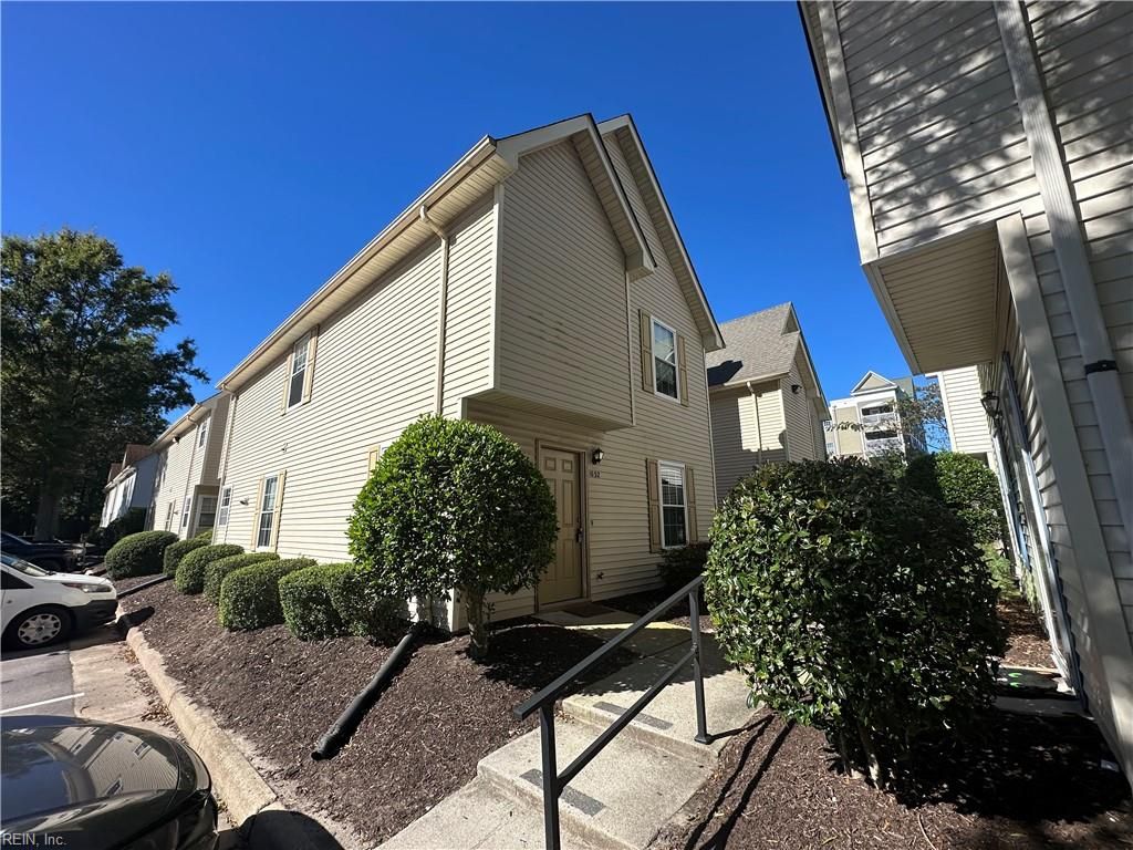 1032 Gas Light LN, Virginia Beach, VA 23462
