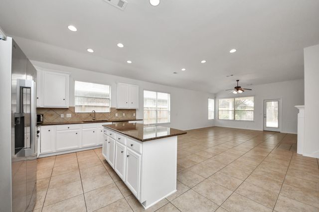 9606 W Amber Bluff Lane, Katy, TX 77494