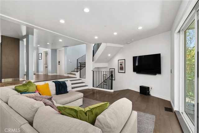 7670 Woodrow Wilson, Los Angeles, CA 90046