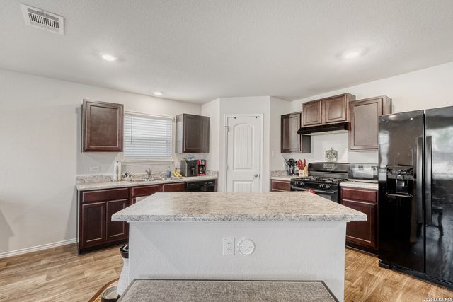 3613 Snowbird, Converse, TX 78109