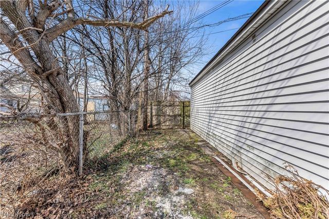 10613 Sandusky Avenue B, Cleveland, OH 44105