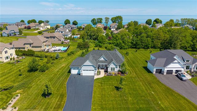 211 Mill Stream Run, Webster, NY 14580
