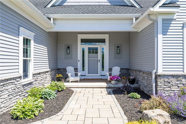 211 Mill Stream Run, Webster, NY 14580