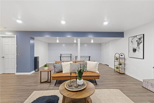 200 Old Landing RD, Yorktown, VA 23692