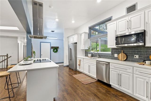 200 Old Landing RD, Yorktown, VA 23692