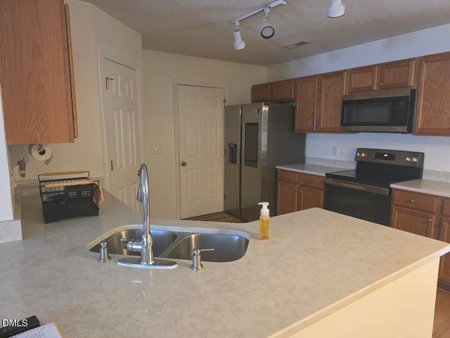 7 Apple Ridge Court, Greensboro, NC 27406