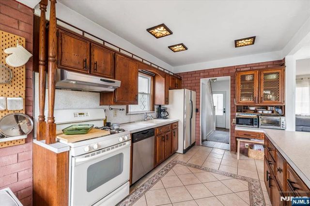379 Kingsland Avenue, Lyndhurst, NJ 07071