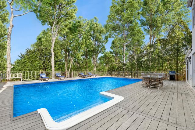 5 Cowhill Lane, Wainscott, NY 11975