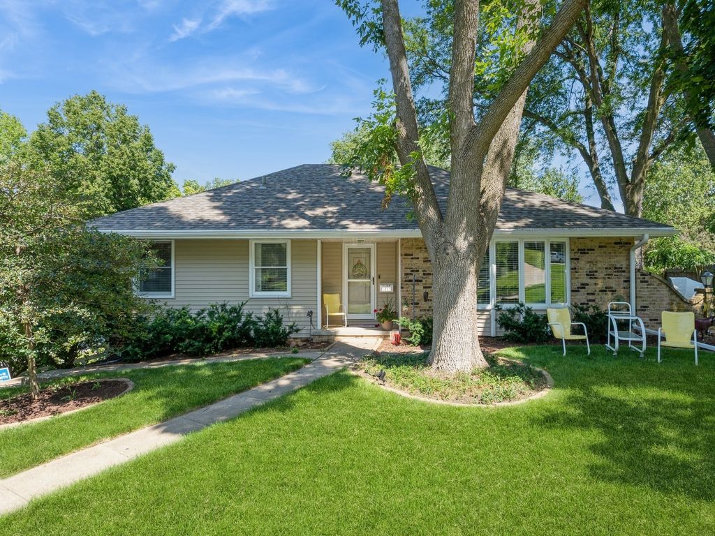 1233 24th Street, West Des Moines, IA 50266