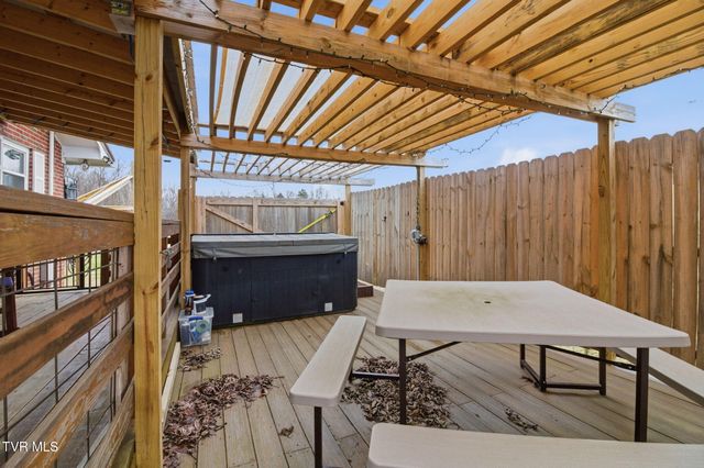 30 Deerfoot Lane, Greeneville, TN 37743