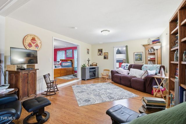 30 Deerfoot Lane, Greeneville, TN 37743