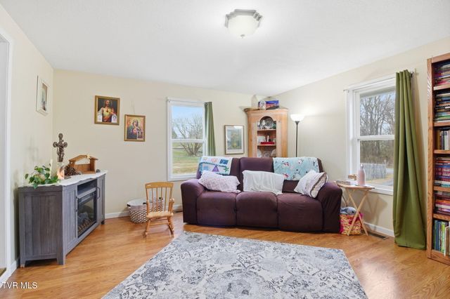 30 Deerfoot Lane, Greeneville, TN 37743