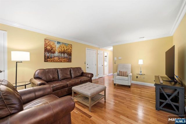 137 S Maple Avenue B, Park Ridge, NJ 07656