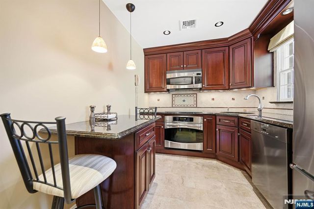 137 S Maple Avenue B, Park Ridge, NJ 07656