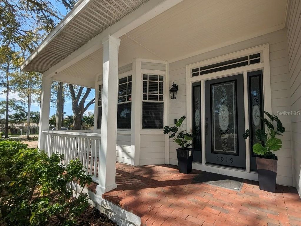 Image 3 of property listing at 2919 BAYSHORE VISTA DRIVE, Tampa, FL 33611