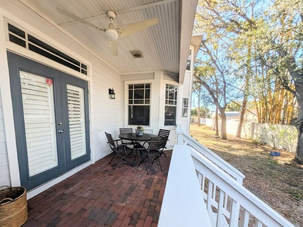 Image 25 of property listing at 2919 BAYSHORE VISTA DRIVE, Tampa, FL 33611